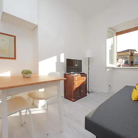 Emanuele Filiberto By Halldis Apartment Rome